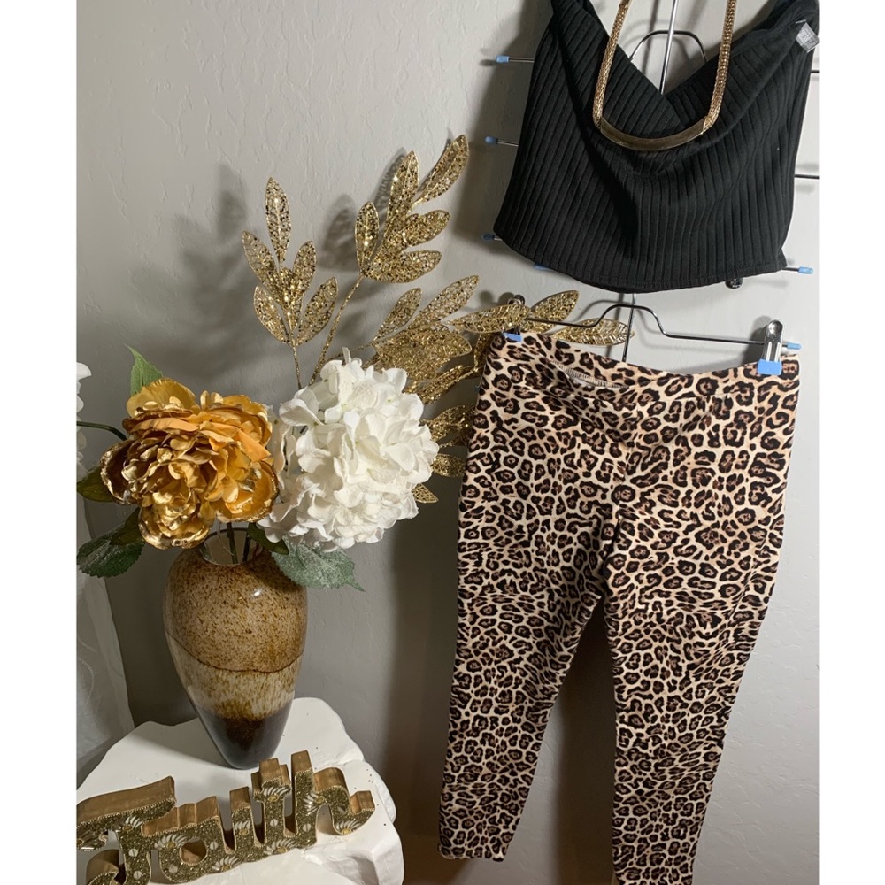 Pink brand all black crop top✨